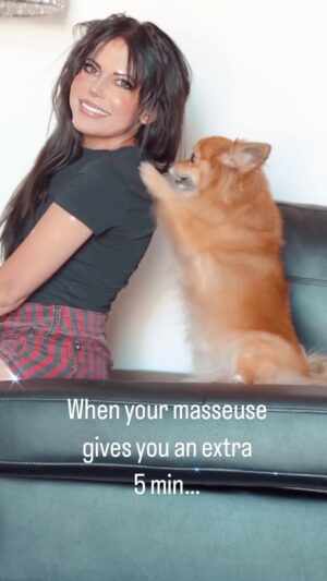 Vered Blonstein Instagram - The best massage kisses can buy @zivipom 🤗
.
.
.
.
.
.
#actress #hollywood #losangelesactress #tvactress #thegooddoctor #reelviral #viralreel #masseuse #massage #lalife #neurodivergent #actresslife #hollywoodlife #todayanimals #barked #herescuedme #reeloftheday