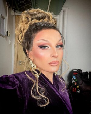 Veronica Green Instagram - Southend-on-Sea let’s do this!

Can’t believe the @dragraceukbbc season 2 tour is nearly over 😭😭😭

5 shows to go!

💇🏼‍♀️ @venus.nv 
👗 @freakcouturemcr