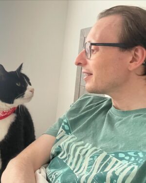 Veronica Green Instagram - On Monday we had to say goodbye to Seth as he had become very sick.
We adopted a senior cat nearly 7 years ago knowing we wouldn’t have an eternity with him, but loosing him has been very painful for Steve & I.
I thought it would be nice to share some lovely memories of him. We love and miss him very much.

Rest in peace my gorgeous boy.
💚💚💚💚💚