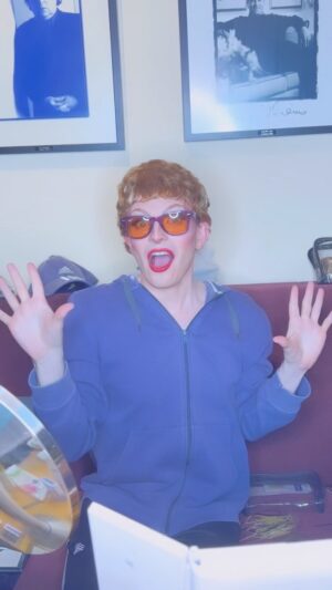 Veronica Green Instagram - Tonight our Ronnie IS…

ELTON JOHNNN! ..oh, maybe not!