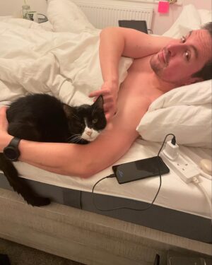 Veronica Green Instagram - On Monday we had to say goodbye to Seth as he had become very sick.
We adopted a senior cat nearly 7 years ago knowing we wouldn’t have an eternity with him, but loosing him has been very painful for Steve & I.
I thought it would be nice to share some lovely memories of him. We love and miss him very much.

Rest in peace my gorgeous boy.
💚💚💚💚💚