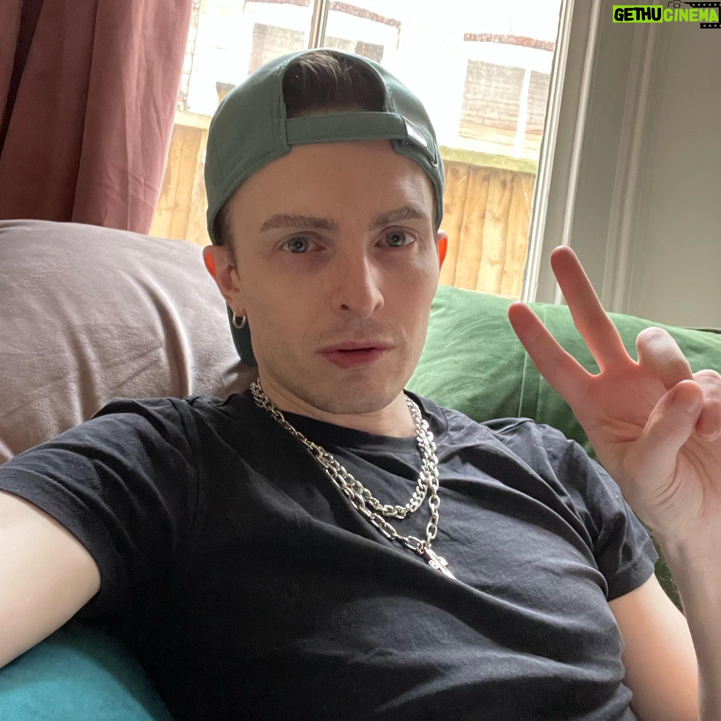 Veronica Green - 4.5K Likes - Taking a rare sick day. Need to keep my strength up for the incoming madness of next weeks schedule.
#pantoland & #streaming is gonna make for one hectic Xmas schedule
🤒🤒🤒🤒🤒🤒🤒🤒
