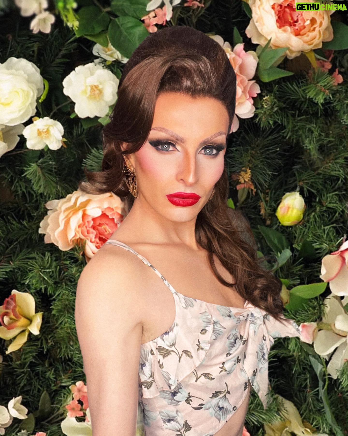 Veronica Green - 2.6K Likes - Florals for spring? Groundbreaking.
#feelingfresh #florals #drag #dragqueensofinstagram #makeup