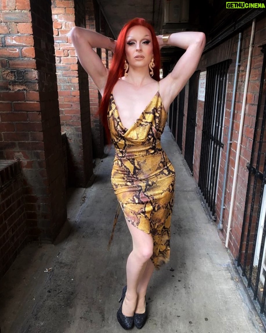 Veronica Green - 4.8K Likes - Nip slip on the season 2 tour. Only 9 shows to go now!
Also, I’m officially in LOVE with this hair by @whatwigs
💚💚💚💚💚💚💚💚💚