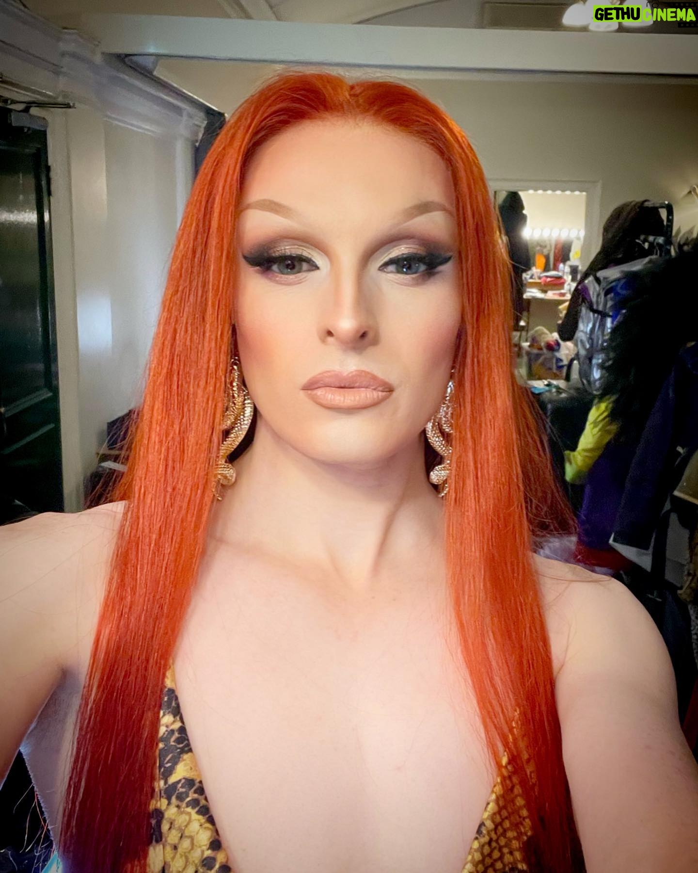 Veronica Green - 3.5K Likes - I think red hair is a good colour for me.