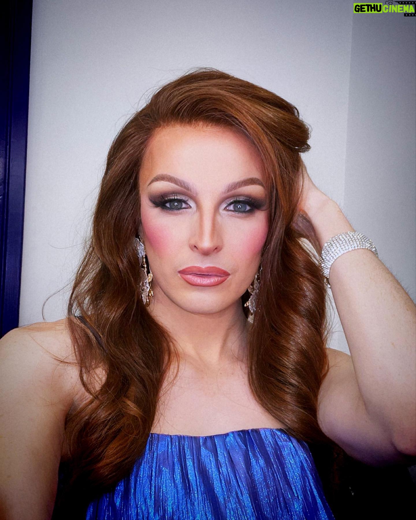 Veronica Green - 3.4K Likes - Backstage selfies are in!
Down to the last 10 shows on the season 3 tour.
💚💚💚💚💚💚💚💚💚