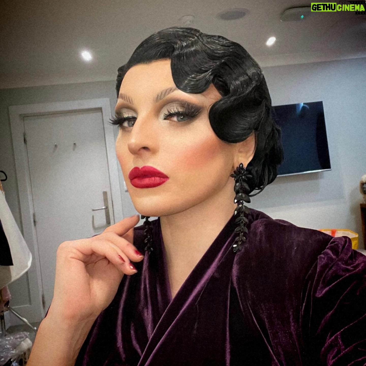 Veronica Green - 2.3K Likes - Taking some time off to rest up after the season 2 tour is doing me the world of good. Obviously I’m relying on tour images I forgot to share to make up for the lack of getting into drag. 😂😂😂
#newcontentcomingnextmonth
