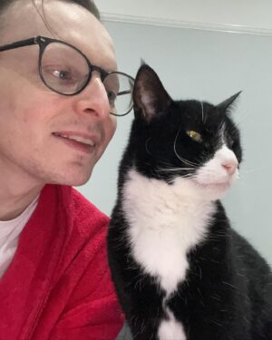 Veronica Green Instagram - On Monday we had to say goodbye to Seth as he had become very sick.
We adopted a senior cat nearly 7 years ago knowing we wouldn’t have an eternity with him, but loosing him has been very painful for Steve & I.
I thought it would be nice to share some lovely memories of him. We love and miss him very much.

Rest in peace my gorgeous boy.
💚💚💚💚💚