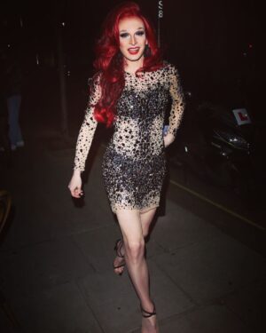 Veronica Green Instagram - Went to my first Xmas party since 2018! Thanks to my management @10mgmtgroup for putting on a great get together & heres to many more 🥂🎄🥂

Wearing my new favorite dress by @jovanifashions 

My Rat-Bite-Fever hair by @wigsbyvanity 

& thanks to @backgriduk for the 📸