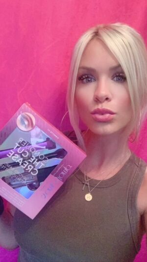 Veronica Lorenz Instagram - •The precise line of demarcation created to separate the upper eyelid from the lower ✨ @ultabeauty @nicolee_jean