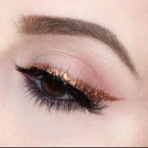 Veronica Lorenz Instagram - ✨POV Vellon copper is the show stopper in this metallic glitter wing!✨
And @metalmom_makeup does this stunning, simple look so easy with just the POV and VaVaVoom Medium stamp.