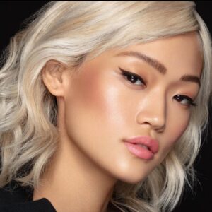 Veronica Lorenz Instagram - Feeling this look in this new year!
Vink in Viper, our metallic brown! Get it now!