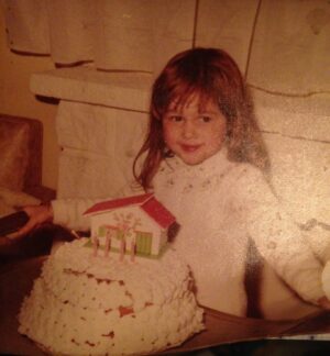 Verónica Lozano Instagram - Desliza la foto y habrán pasado 50 años 😅🧚‍♀️🎂🎈
Feliz cumple para mi 💖

Luego subo fotitos de festejos y amor #54