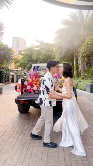 Veronica Ngo Instagram - Sáng sơm bí mật đồ…
Dắt xuống lầu đồ… rồi tải một xe như vậy. Bất ngờ chời chời…
Chài ai ai chịu nổi Chef ơi… toy đi lụi với chồng toy đây ❤️❤️❤️ 😍😍😍
Thanh kiu chồng iu ơi… thik toá ❤️
Happy birthday to meeeeee❤️
#vợchồngnhàdzân #ngothanhvan #huytran #birthday girl #litiflorist luôn tuyệt vời hoa đẹp khủng khiếp 😘😘😘