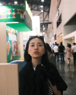 Veronica Ngo Instagram - Mở mang đầu óc 🧠