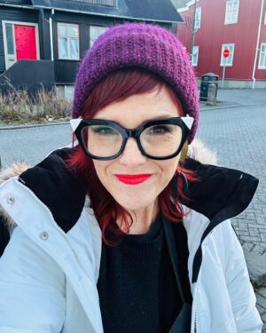 Vickie Howell Instagram - The Reykjavík chill has me feeling grateful for the coziness of the Highland Lux yarn and the double brim of my #BargeBeanie (pattern in this month’s YarnYAY! box, link in bio). 🥶🧶🥰 #yarnyay