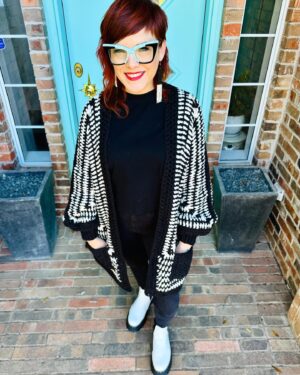 Vickie Howell Instagram - I cannot even remember the last time I’ve had the chance to knit or crochet an entire garment for myself, purely for the sake of making. I’m so happy to have this graphic beauty as part of my black-and-white wardrobe era. 😜

📝Daley Hex Cardi by @sarao_designs

👷‍♀️Modifications: I added about 6” in length to the body, granny square pockets, and knit rib sleeve cuffs 

🧶 Leftover Woolpaca from my discontinued, co-branded yarn lines with Deramores

#memade #crochetersofinstagram