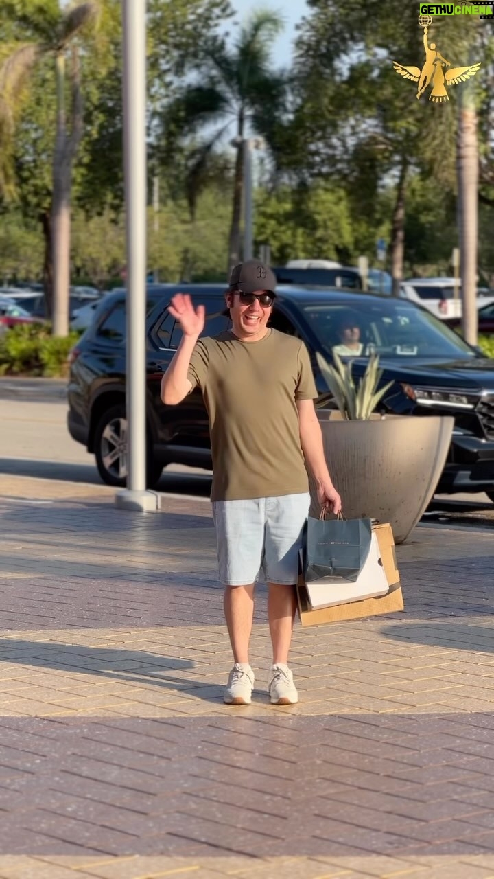 Victor Arauz - 15.2K Likes - 🤣 MIAMI nos vemoooos Este Jueves 30 de MAYO!! El gringo @vkarauz se la hizo a @alexvizuete 🤣🤣 🇪🇨
LOS ESPERAMOS EN @lamesamiami … las puertas aperturan a las 20h00 😎