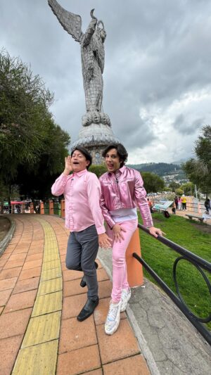 Victor Arauz Instagram - Foto con la virgen! 📸🤩 quienes más andan como yo? #escandalo

Etiqueten a la gente de Quito para que no se pierdan nuestro show!! 

MICHY Y MELO 
PERDIDAS EN QUITO

Única fecha:
4 de Mayo 
17h00 y 20h30

Compra en www.teatrosangabriel.com

#Quito #ElPanecillo #LaVirgen #show #teatro #MichyyMelo