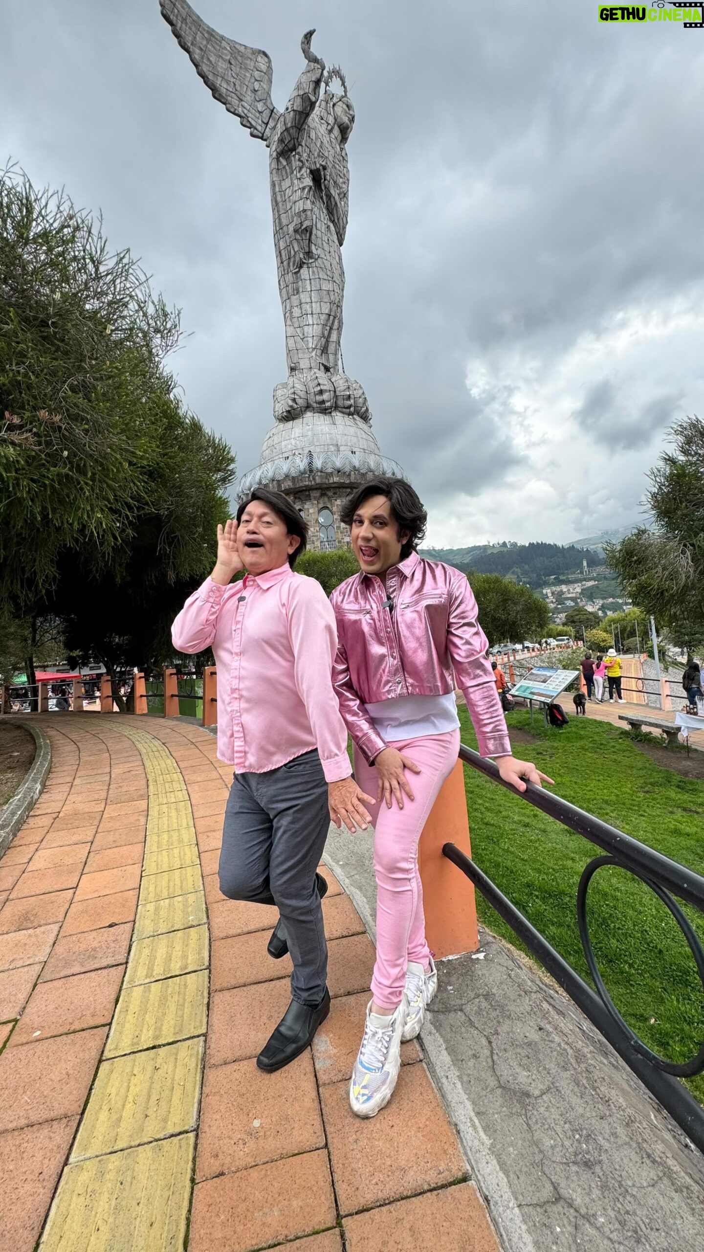 Victor Arauz - 37.2K Likes - Foto con la virgen! 📸🤩 quienes más andan como yo? #escandalo
Etiqueten a la gente de Quito para que no se pierdan nuestro show!!
MICHY Y MELO
PERDIDAS EN QUITO
Única fecha:
4 de Mayo
17h00 y 20h30
Compra en www.teatrosangabriel.com
#Quito #ElPanecillo #LaVirgen #show #teatro #MichyyMelo