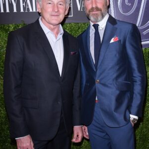 Victor Garber Instagram - Vanity Fair best dressed party. I'm the accessory in my favorite Paul Marlow suit. @paul_marlow