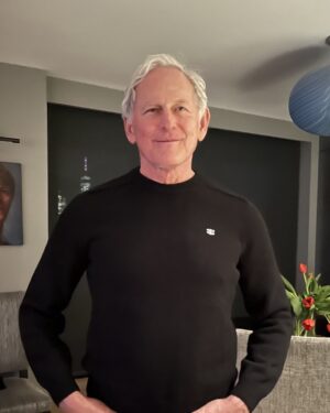 Victor Garber Instagram - My favorite birthday sweater from my Alias daughter. She’s a wonder. PS. This is my only social media outlet. I’m not on Twitter so please stop impersonating me, whoever you are.
