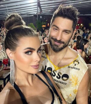 Victor Pecoraro Instagram - Bodas de Plumas🪽

Como é leve viver a vida com você!!!
Temos uma paz que excede todo entendimento, um amor que suporta tudo com ternura e muito carinho. 
Viver com você e viver com a felicidade. 
Viver a vida com o grande amor de nossas vidas é um grande privilégio. É viver o melhor de Deus!!! 
Que todos possam ter esse privilégio de viver seu grande amor. 

10/02/2024🪽
6 Meses de casados 
Para todo sempre 🤍

By @rayannemorais e @victorpecoraro 
@morais.pecoraro