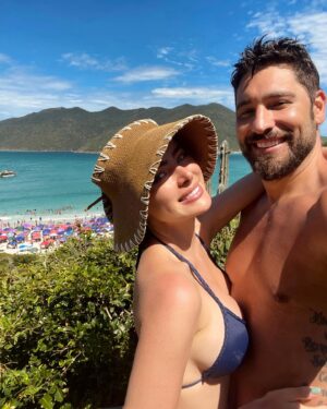 Victor Pecoraro Instagram - Bodas de Chocolate 🍫 

O maior prazer da minha vida é viver a vida com você!!! 

Compartilhar a vida com você é morar junto com a felicidade, tudo se torna leve, doce e prazeroso. Não importa o lugar ou hora, juntos somos só felicidade. 

Não sabia que o amor pudesse ser tão grande assim, a cada dia te amo mais e mais, não tem limite, é indescritível amar você. 

Você foi e será para todo sempre minha melhor escolha!
Te amo infinitamente!!!

🍫 10/01/2024 

5/ Meses de casados👰🏼‍♀️🤵🏻‍♂️
Por toda vida!!!
Até Jesus voltar e além na eternidade. 

By @rayannemorais e @victorpecoraro