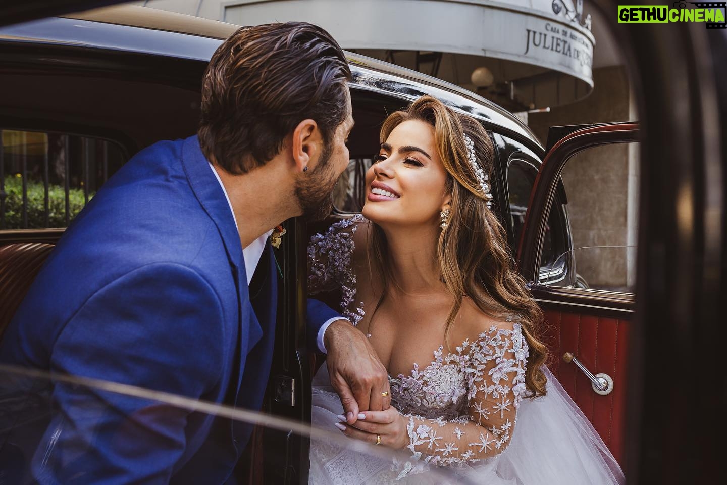 Victor Pecoraro - 16.8K Likes - Sobre o dia mais feliz das nossas vidas!!!
Sobre viver as bençãos de Deus.
Hoje somos um só, somos Morais Pecoraro.
Nossa eterna gratidão e amor
Local: @julietadeserpa
Cerimonial: @cohencerimonial
Vestido: @AlexandreDultra
Fotografa: @jessicalimafotografia
Filmaker: @antoniobier
Decoração: @sorelleborsaridecor
Flores: @carlinhosflores
Paisagismo: @hortoart
Bolo e doces: @sannyspatisserie
Bem casados: @julybemcasados
Docinhos: @sodiedoces
Gourmet: @carmelspipocas
Forminhas: @arteemforminhas
Alianças: @reisman_aliancas
Terno: @eduardoguinle
Make: @amandalbuquerquea
Papelaria: @unite.papelaria
Orquestra: @sonnart.orquestra.rj
Buquê: @casada.noiva
Roby: @stephaniecachapuz
Arranjo cabelo: @suzette.atelier
Carro: @blacktieservice
Hotel: @ritzriodejaneiro