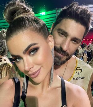 Victor Pecoraro Instagram - Bodas de Plumas🪽

Como é leve viver a vida com você!!!
Temos uma paz que excede todo entendimento, um amor que suporta tudo com ternura e muito carinho. 
Viver com você e viver com a felicidade. 
Viver a vida com o grande amor de nossas vidas é um grande privilégio. É viver o melhor de Deus!!! 
Que todos possam ter esse privilégio de viver seu grande amor. 

10/02/2024🪽
6 Meses de casados 
Para todo sempre 🤍

By @rayannemorais e @victorpecoraro 
@morais.pecoraro