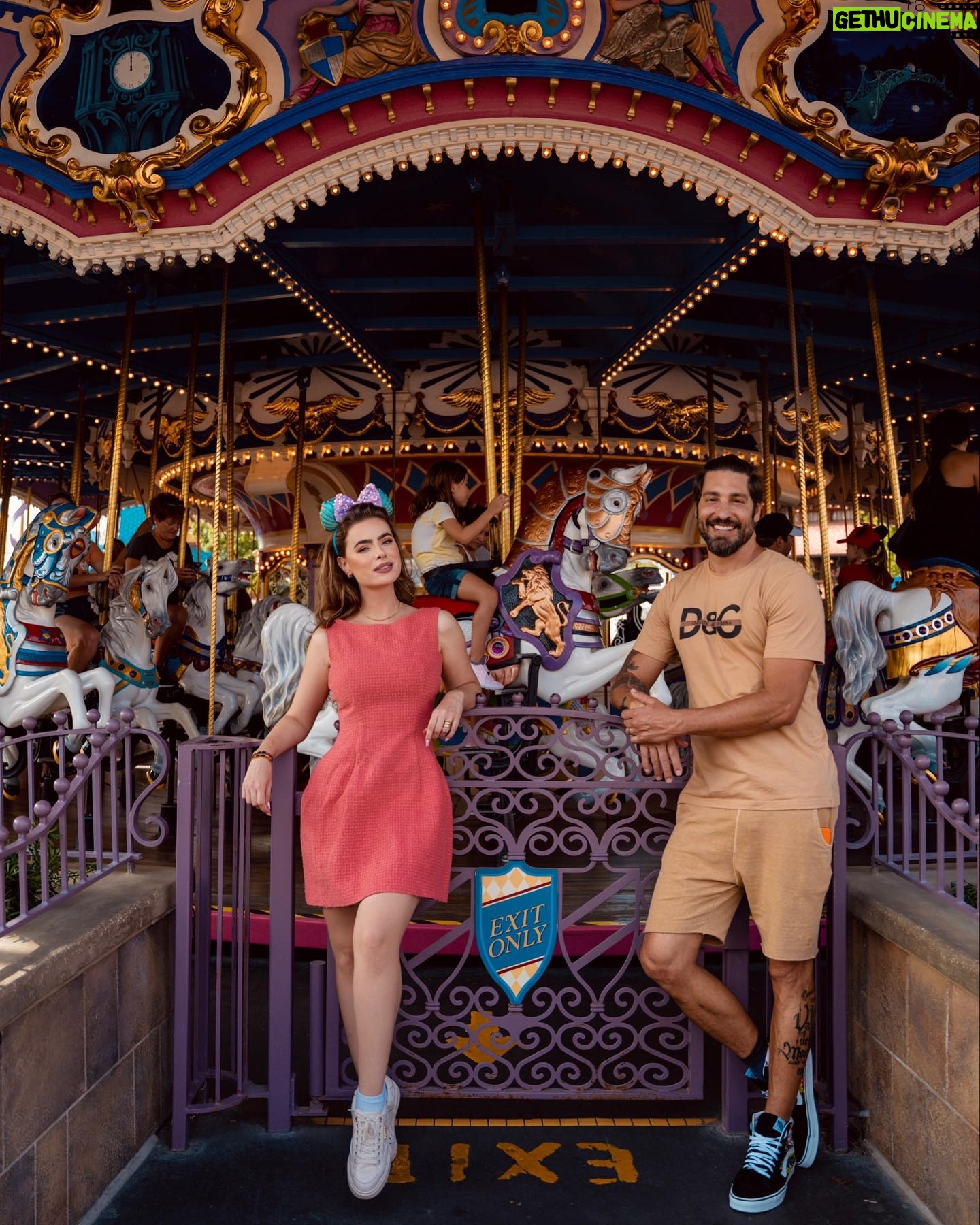 Victor Pecoraro - 3 Likes - Disney photodump 🫶🏻
Sobre dias inesquecíveis, cheio de amor, diversão, amizade, cumplicidade e palhaçada que não podia faltar nesse grupo 🤣
Registro By @fotos_na_disney 👏🏻
@victorpecoraro
@amayaravieira
@brendhahaddad
@ricardogaeta_
@julianakelling
@franklinmedrado
@suhmedrado
@beeafrancaa
@alexandreagostinho
😘❤️