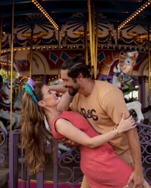 Victor Pecoraro Instagram - Disney photodump 🫶🏻

Sobre dias inesquecíveis, cheio de amor, diversão, amizade, cumplicidade e palhaçada que não podia faltar nesse grupo 🤣 

Registro By @fotos_na_disney 👏🏻

@victorpecoraro 
@amayaravieira 
@brendhahaddad 
@ricardogaeta_ 
@julianakelling 
@franklinmedrado 
@suhmedrado 
@beeafrancaa 
@alexandreagostinho 

😘❤️