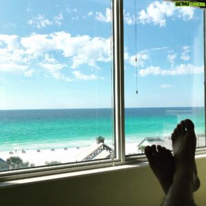 Victor Rasuk Instagram - Morning Vibes..
#MiniVaca #HomeAwayFromHome