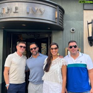 Victor Turpin Instagram - One if the highlights of our trip! Having the chance of lunching with - after running into my gorgeous long time friend @nmesamun from childhood in Colombia and her lovely husband in the middle of Central London! Small tiny little world! #colombians #london #longtimefriends #gorgeouspeople #love #family #paisas