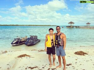 Victor Turpin Instagram - El sobri esta que me alcanza!! #nephew #jetski #turksandcaicos