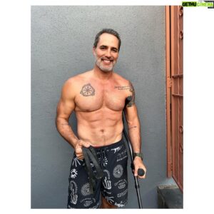 Victor Webster Instagram - Insert absurd inspirational quote that has nothing to do with shameless shirtless photo. 😂 #HamstringChronicles #HalfACentury #HurryUpAndHealHammy #Almost2WeeksPostSurgery