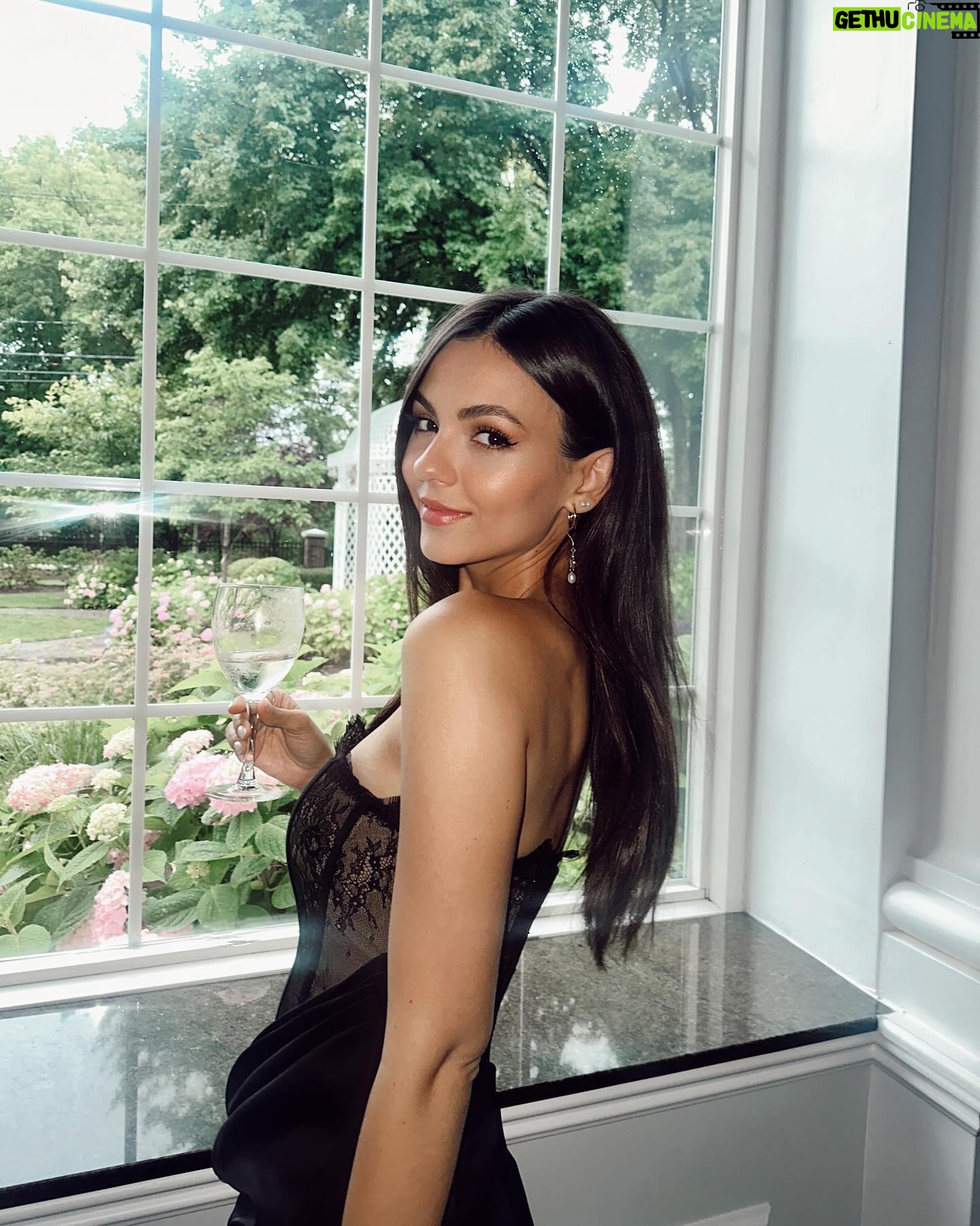 Victoria Justice - 522K Likes - Not pictured: me sobbing because weddings WRECK me 😭💞
I love love!! @emilyvagnone & @kkubis_ , witnessing yours was sooo beautiful. Congrats 🙏🏼✨