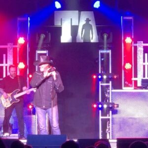 Victoria Pratt Instagram - Even fun is bigger in Texas! Margaritas on the best patio, Joe T’s with @marsha.e.jackson3 and @dawner63 , then off to the best steakhouse in Fort Worth @roombrand , and finally a concert with the bestest guy, @traceadkins -swoon