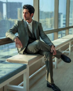 Vihaan Samat Instagram - I recently visited Arrow and I picked up suits and blazers from their #ontopoftheworld Wedding Collection. Here's my top looks from Arrow. Visit the Arrow store for exclusive offers!

#arrow #arrowweddingcollection
