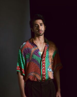 Vihaan Samat Instagram - Just years of trauma 😉
 #iykyk

Outfit @shivanandnarresh 
Accessories @dhora_india 
Shoes @onitsukatigerindia 
Hairstyling @anshul_hair
Makeup @taniadhingra
Styling @who_wore_what_when 
Photos @chandrahas_prabhu