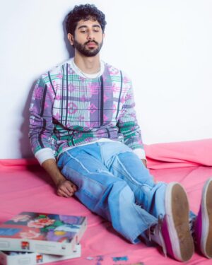 Vihaan Samat Instagram - Finding the right piece

Photographed by: @appurvashah 
Makeup: @shraddha_dattaa 
Styling: @pearl_ramani21 
Art direction: @fromshah 
Studio: @spacecalledblu
Special thanks @melaniesinghhh
