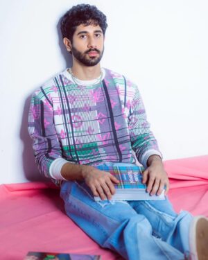 Vihaan Samat Instagram - Finding the right piece

Photographed by: @appurvashah 
Makeup: @shraddha_dattaa 
Styling: @pearl_ramani21 
Art direction: @fromshah 
Studio: @spacecalledblu
Special thanks @melaniesinghhh