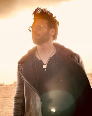 Vikas Verma Instagram - Straight from the dessert 

Dessert man 😅 

Coming with this banger by @wfmofficial 

Directed by @azizzee69 
Produced by : @royalfalconproduction 

See you soon on Internet 

Let me know how do you like the pics ❤️
