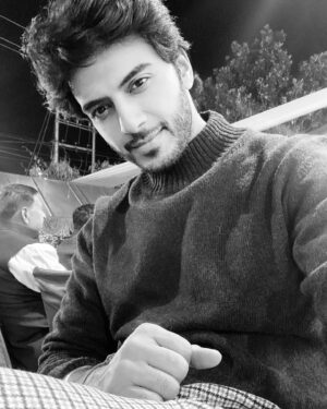 Vikram Singh Chauhan Instagram - 🖤

#favshade #winterstyle