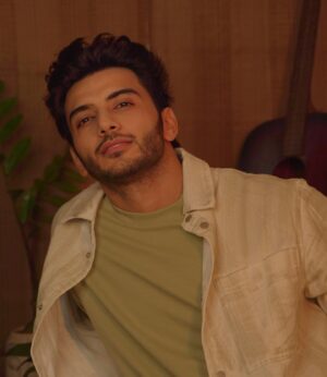 Vikram Singh Chauhan Instagram - 🎧🎶

#MeMyselfandI

📸 @_yash_warpe