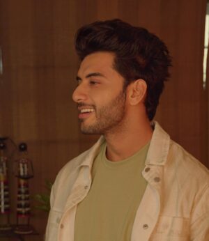 Vikram Singh Chauhan Instagram - 🎧🎶

#MeMyselfandI

📸 @_yash_warpe