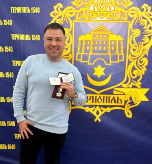 Viktor Hevko Instagram - Відзнака від м.Тернопіль за волонтерську діяльність ! 
Дякую усім хто донатить разом із @vipternopil_official ! 
Це наша спільна нагорода ! Рухаємось далі адже головна нагорода це перемога !
Наразі збираємо 1 200 000 грн на БпЛА «Лелека» для 44 бригади ! 
 Навіть донат 30 грн замість випитої кави, це крок до потужного БПЛА ! 
👉Банка: https://send.monobank.ua/jar/4BWRE3yKMd

👉ПриватБанк: 4731 2191 1532 9181 (Віктор Мотиль)

👉Моємо ПейПал для закордону:
PayPal - volodymyr.mezin@gmail.com

👉Zelle: 773-865-6840 (Ruslan Kutuzov)

👉Monobank: 4441 1111 3830 2645 (Віктор Мотиль)

👉Зручний сайт для донатів
https://viplink.wayforpay.link