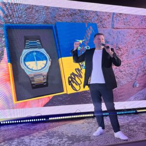 Viktor Hevko Instagram - Подяка генералу Залужному за його працю і за підтримку своїм підписом лотів для аукціонів по збору для ЗСУ !