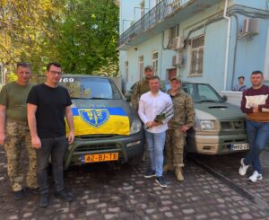 Viktor Hevko Instagram - Сьогодні у Вербну неділю зробили нашим хлопцям свято і передали два авто !