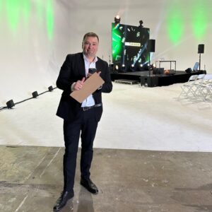 Viktor Hevko Instagram - Веду благодійний форум BIG MONEY в LA тільки стартанули. Далі багато спікерів і в фіналі Євгеній Черняк 
#бігмані